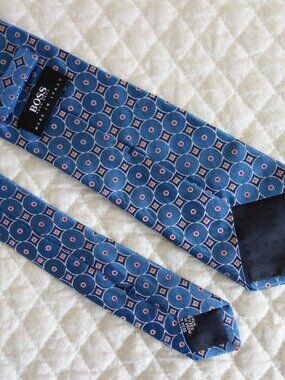 HUGO BOSS Made in Italy Blue Ovals Silk Tie